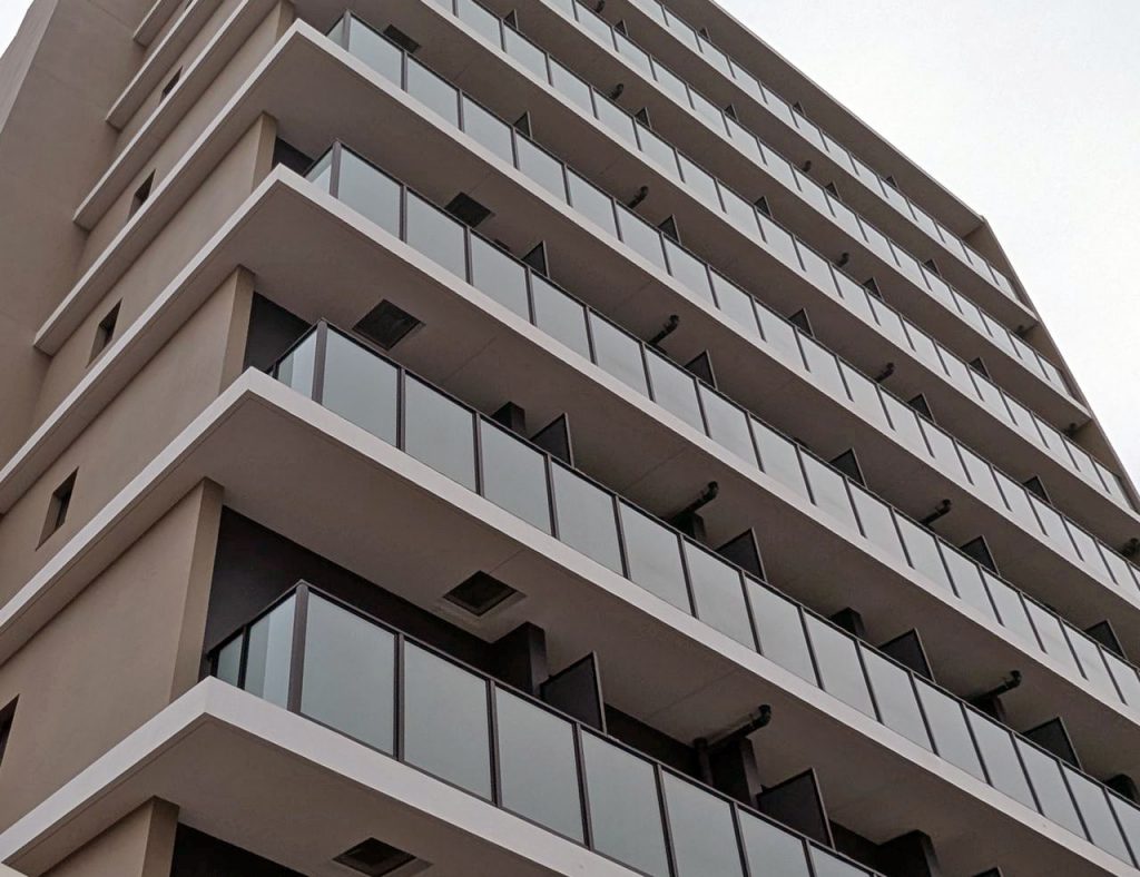 柱芯 ガラス枠｜久米工業株式会社