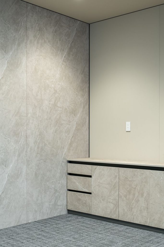 113 TAJ04046 ｶｳﾝﾀｰ収納_ToLoLo