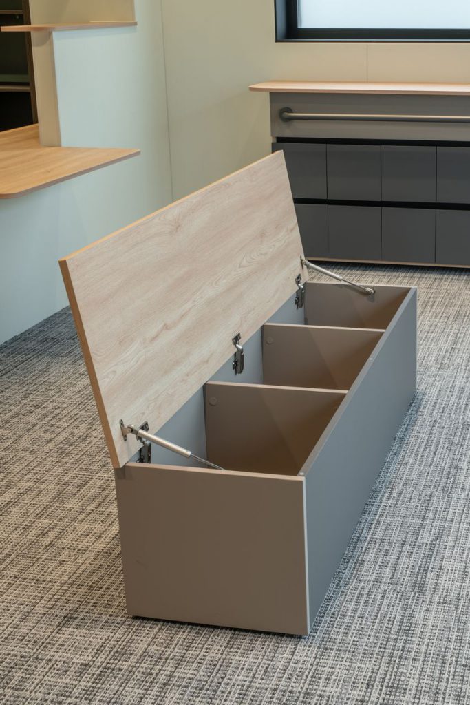 058 TAJ04007 ﾍﾞﾝﾁ_ToLoLo