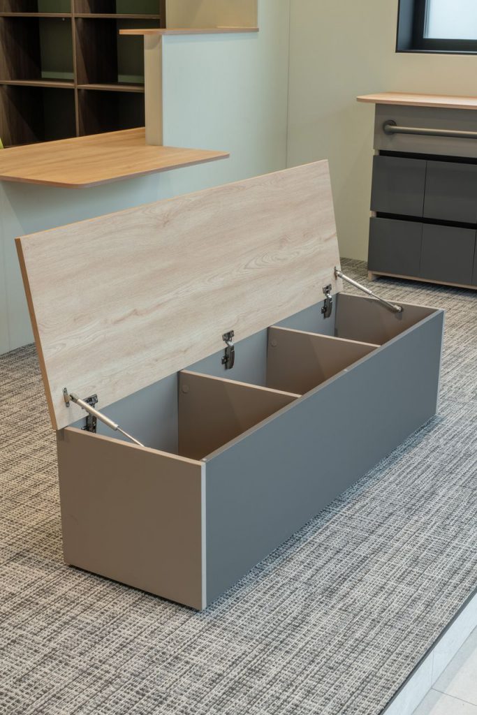 057 TAJ04004 ﾍﾞﾝﾁ_ToLoLo