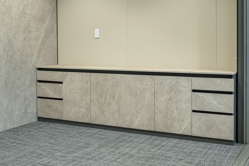 111 TAJ04043 ｶｳﾝﾀｰ収納_ToLoLo