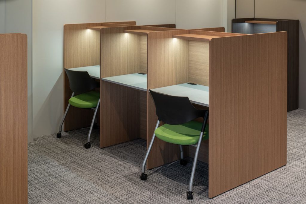 020 TAJ04022 学習机_ToLoLo