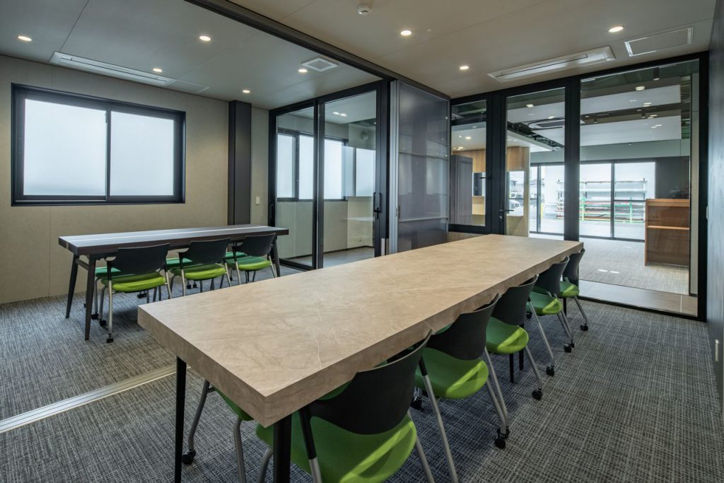 092 TAJ03803 ﾐｰﾃｨﾝｸﾞﾃｰﾌﾞﾙ_ToLoLo